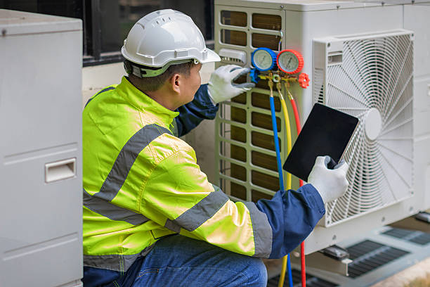 Professional Hvac technician working in Mesa, WA